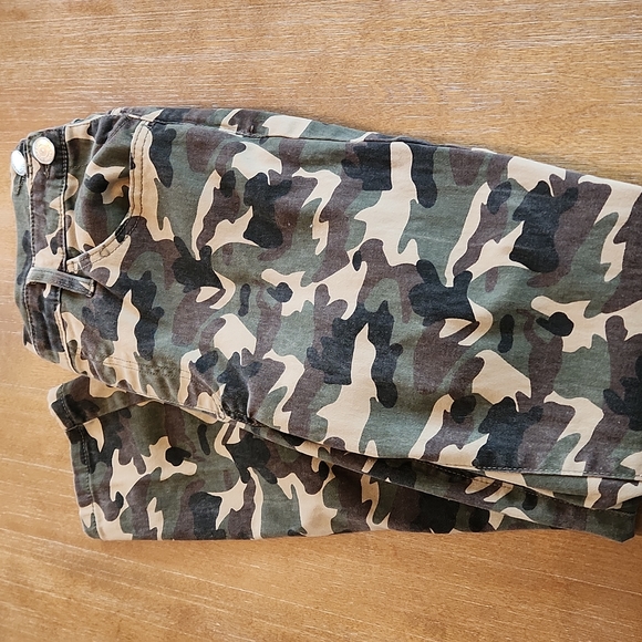 U B 2 URBAN BASICS CAMO OVERALLS - Picture 12 of 12